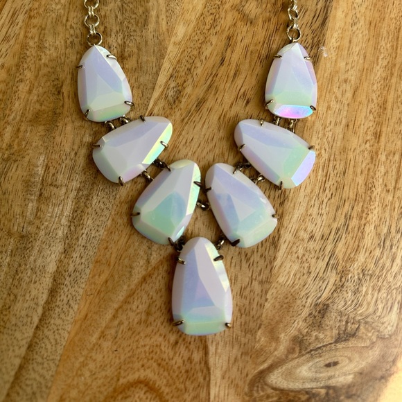 Kendra Scott Harlie Necklace in iridescent white - Picture 3 of 5